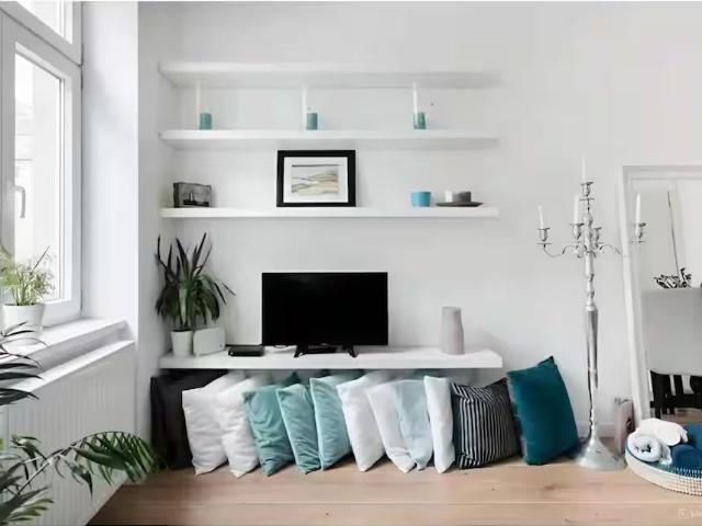 Bright & Modern 1 BR | Ideal for Relocation & Mid Term Stays – 2 min to Meto, Vienna Amsterdam Apartments for Rent