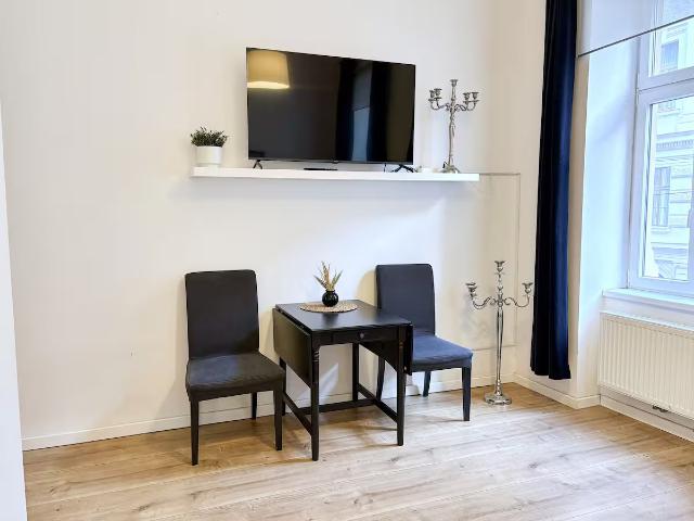 Bright & Modern 1 BR | Ideal for Relocation & Mid Term Stays – 2 min to Meto, Vienna Amsterdam Apartments for Rent