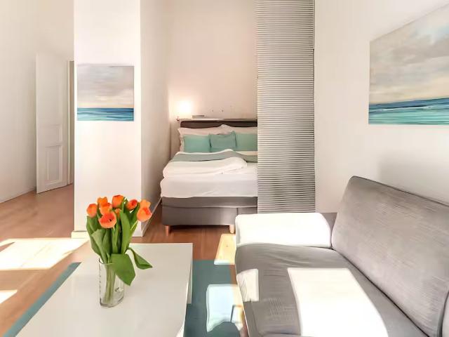 Bright & Modern 1 BR | Ideal for Relocation & Mid Term Stays – 2 min to Meto, Vienna Amsterdam Apartments for Rent
