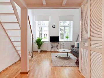 Bright & Modern 1 BR | Ideal for Relocation & Mid Term Stays – 2 min to Meto, Vienna Amsterdam Apartments for Rent