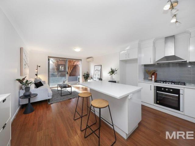 Bright, modernised, peaceful and central!