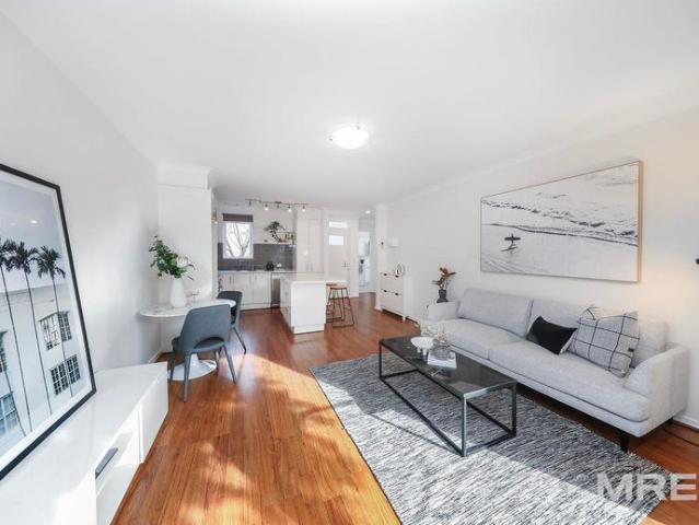 Bright, modernised, peaceful and central!