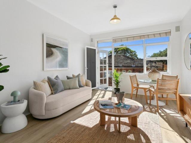 Bright north facing apartment with leafy privacy