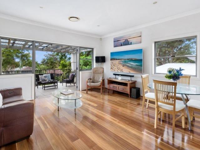 Bright, North Facing Top Floor Over 55s Apartment with Lift Access