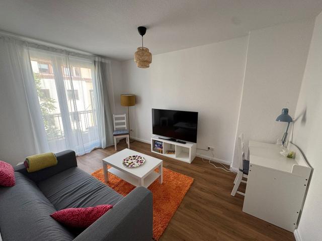Bright newly renovated 2 room apartment with south facing balcony, Bremen Amsterdam Apartments for Rent