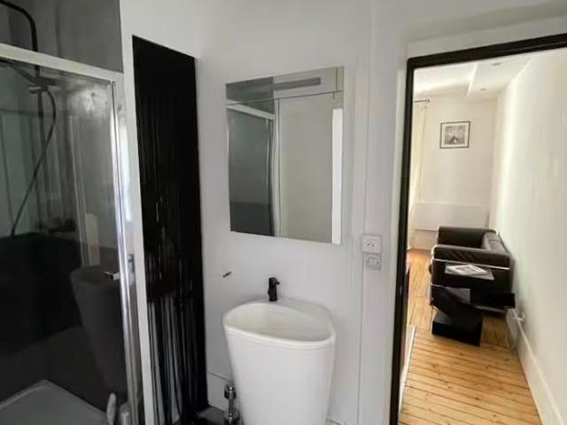 Bright, nice apartment in vibrant neighbourhood, Paris, Paris Amsterdam Apartments for Rent