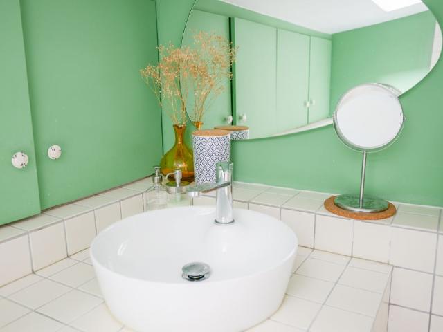 Bright, secure, and quiet loft with office, just a stone's throw from Montmartre, Paris Amsterdam Apartments for Rent