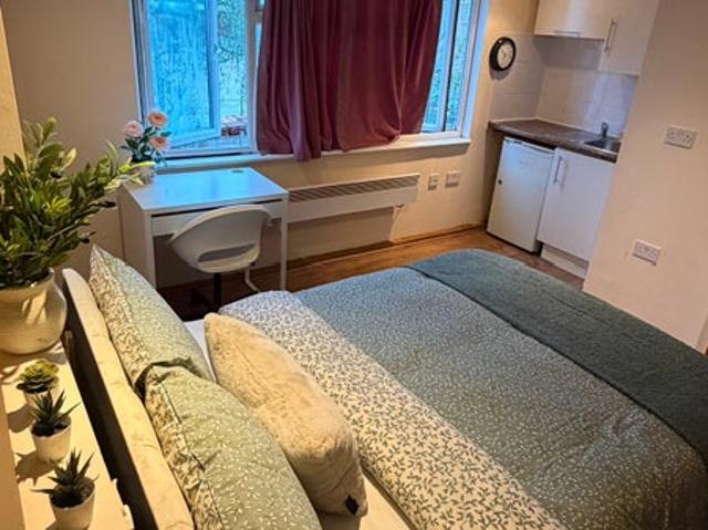 Bright Self Contained Studio – N18