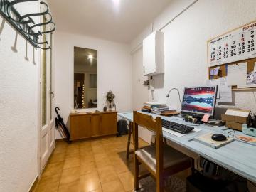 Bright single bedroom close to Clot metro station