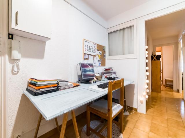 Bright single bedroom close to Clot metro station