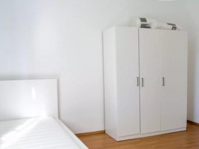 Bright single bedroom in a 4 bedroom apartment near U Grenzallee Berlin transport station