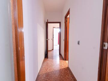 Bright single bedroom in a 5 bedroom apartment near Plaça d'Espanya