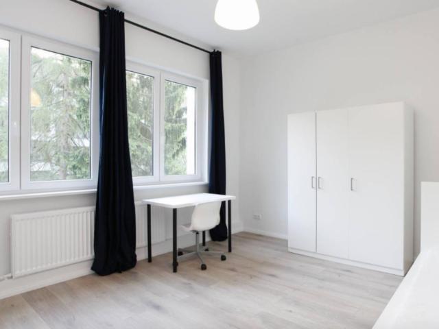 Bright single bedroom in a shared apartment close to Hermannstraße train station