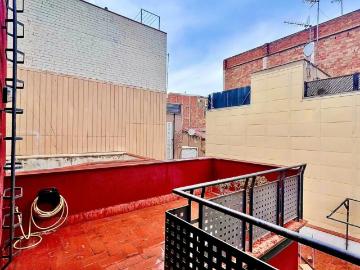 Bright single bedroom in El Camp de l'Arpa del Clot