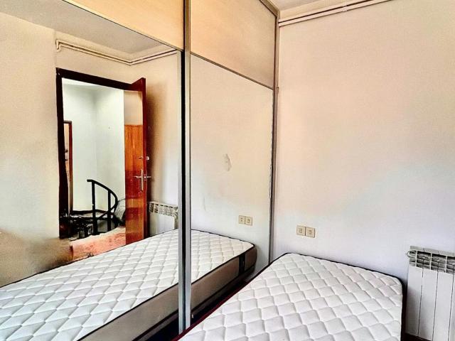Bright single bedroom in El Camp de l'Arpa del Clot