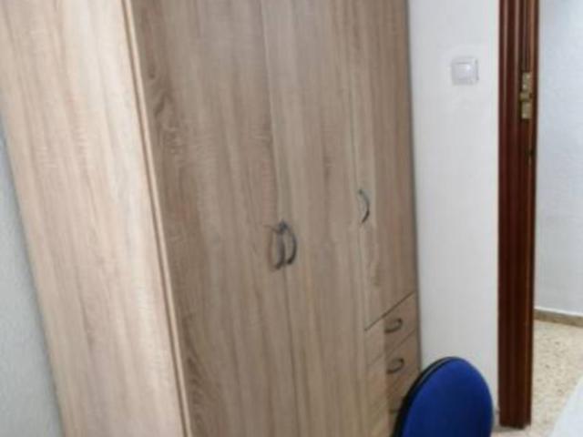Bright single bedroom in Els Àngels