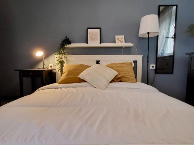Bright single bedroom in Sant Blai
