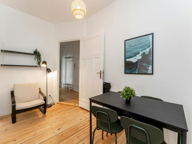 Bright single bedroom with a balcony, in Steglitz
