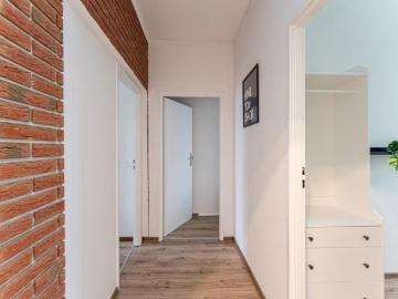 Bright single bedroom with balcony access in Adlershof