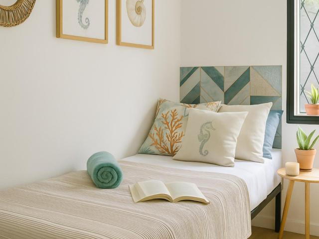 Bright single room for international students between 18 & 30 in Barceloneta, quiet flat close to the sea