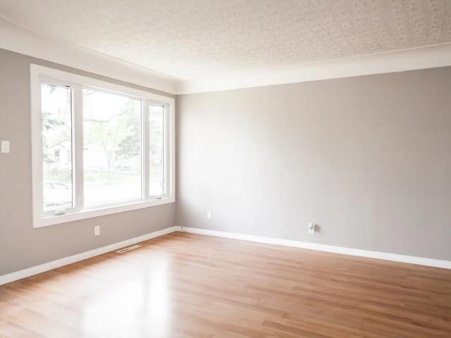Bright & Spacious 3 Bedroom Main Floor Close to Whyte Ave & Bonnie Doon