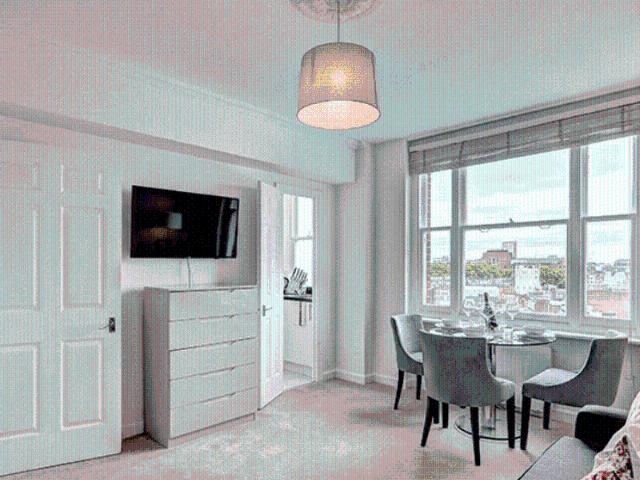 Bright & Spacious 1 Bedroom Apartment with Access to Private Gardens