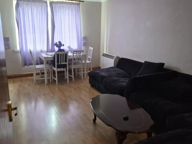 Bright & Spacious 2 Bedroom Flat in G21