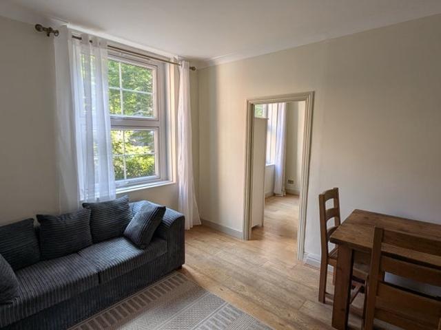Bright, spacious 2 bedroom flat near Tower Bridge