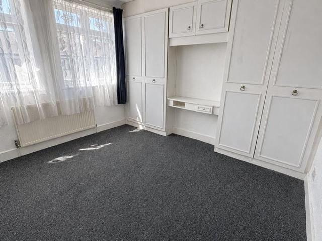 Bright & Spacious 4 Bedroom Available