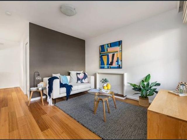 Bright & Spacious Apartment I Hawthorn