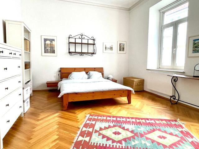 Bright, spacious apartment in Munich's Old Town, Munchen Amsterdam Apartments for Rent