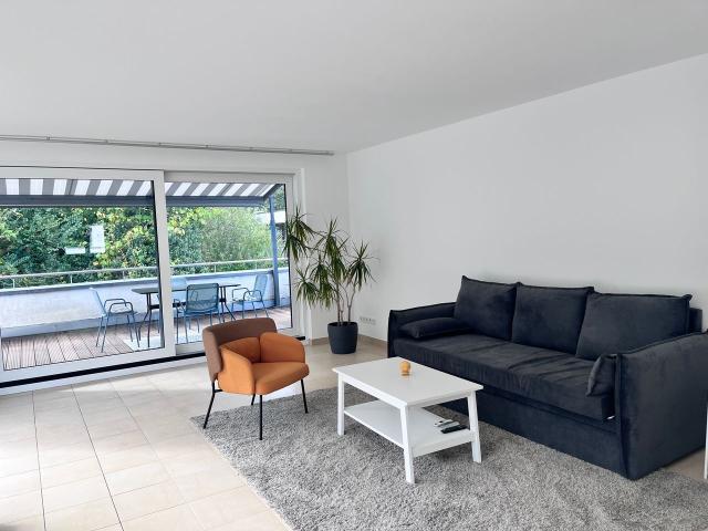 Bright, spacious apartment in Neuss near Düsseldorf, 90 sqm and fully furnished with a private parking space Neuss Amsterdam Apartments for Rent