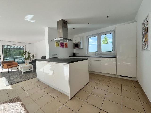 Bright, spacious apartment in Neuss near Düsseldorf, 90 sqm and fully furnished with a private parking space Neuss Amsterdam Apartments for Rent