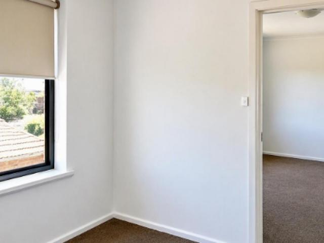 Bright & Spacious Apartment in a Prime Hawthorn Location