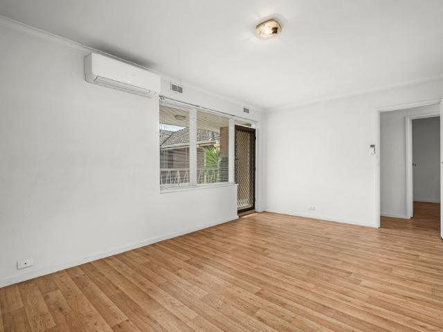 Bright & Spacious Apartment in a Prime Lifestyle Location!