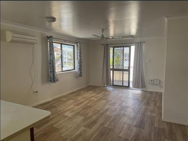 Bright & Spacious Apartment in Prime North Ward Location