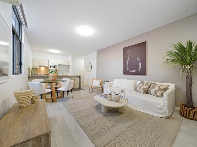 Bright & Spacious Apartment | Walk to Gordon Station
