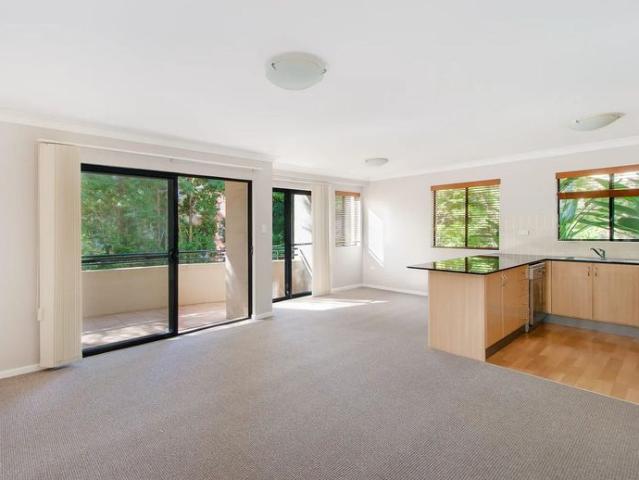 Bright & Spacious Apartment with Leafy Outlook