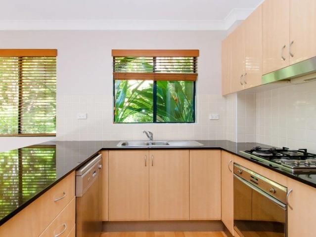 Bright & Spacious Apartment with Leafy Outlook