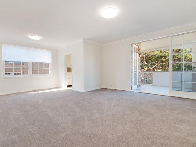 Bright & Spacious Apartment with New Air Con
