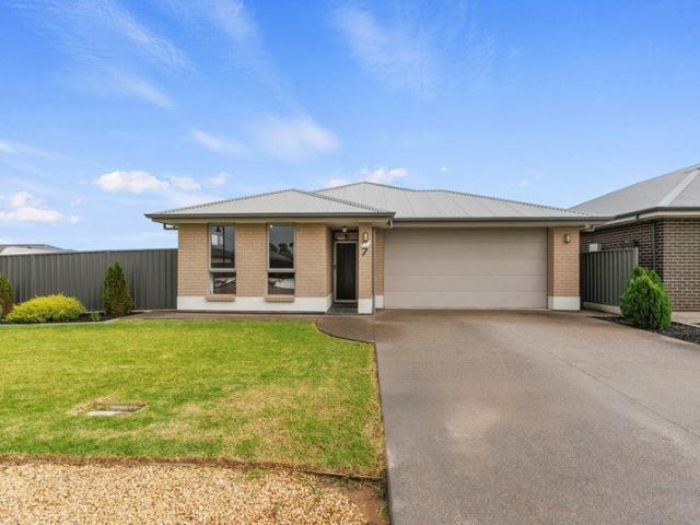 Bright, Spacious & Beautifully Designed