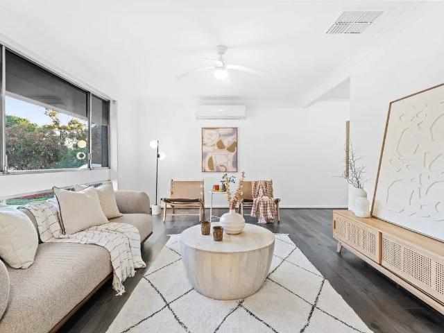 Bright, Spacious Four Bedroom Home Your Perfect Ingle Farm Retreat!