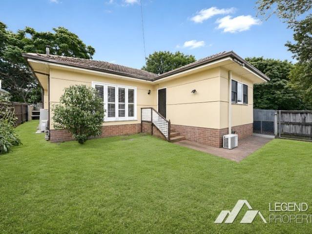 Bright & Spacious Family Home in Prime Northmead Location