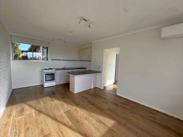 BRIGHT, SPACIOUS & FRESHLY PAINTED