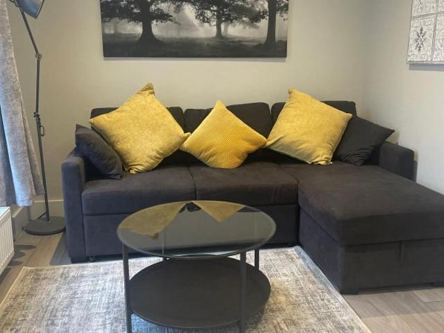 Bright & Spacious Furnished One Bedroom £2250/mth