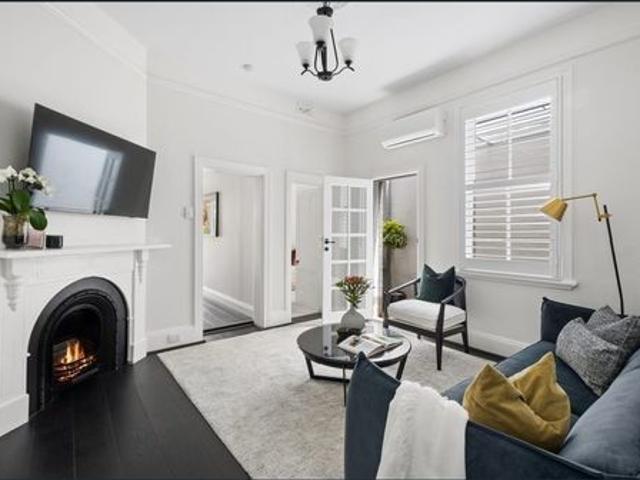 Bright & spacious living in a prime lifestyle setting