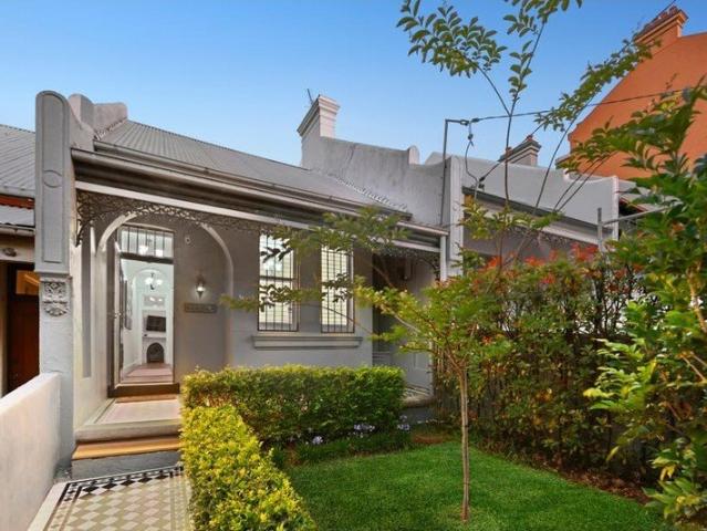 Bright & spacious living in a prime lifestyle setting