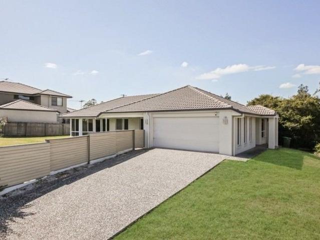 Bright, Spacious & Modern Family Living