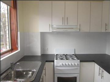 BRIGHT & SPACIOUS MID FLOOR 3 BEDROOM UNIT IN SECURITY BUILDING