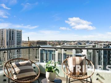 Bright & Spacious North East Facing 3 Bedroom with High Level Open Views